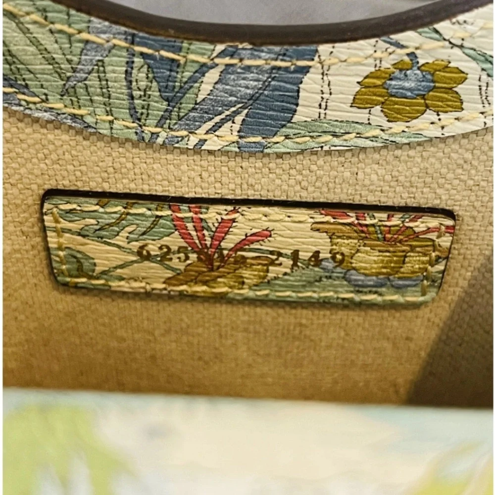 NWOT Gucci crossbody bag - Picture 3 of 3